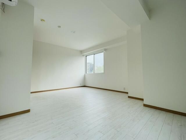 1K Apartment for Rent in Nishi Ward, Yokohama - 30 sqm - Thumbnail 3