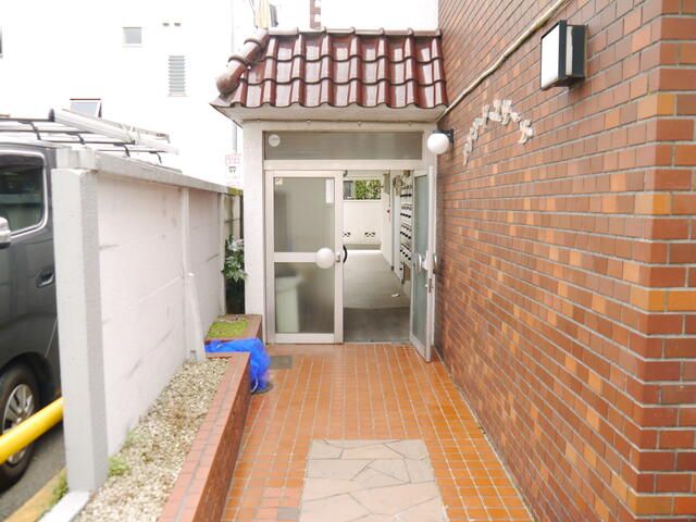 Studio Apartment for Sale in Suginami, Tokyo 13.39m² - Thumbnail 2