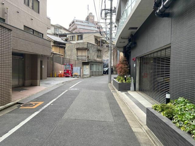 Motorcycle Parking Space for Rent in Shinjuku, Tokyo - Thumbnail 3