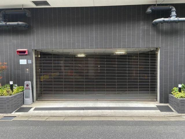 Motorcycle Parking Space for Rent in Shinjuku, Tokyo - Thumbnail 4