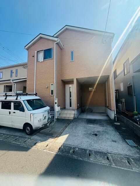 Modern 4LDK Wooden House in Kagoshima's Sakuragaoka - Main Image