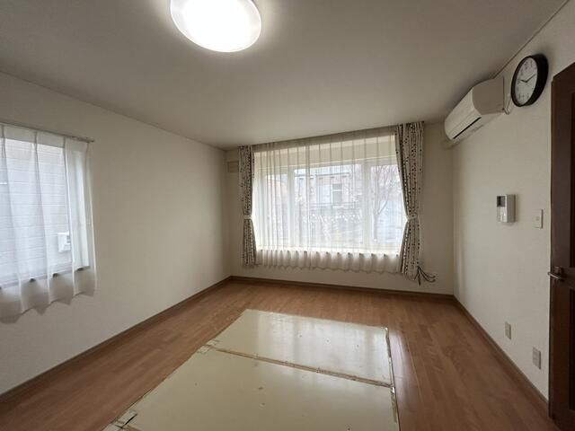 4LDK House for Rent in Sapporo Minami Ward with Modern Amenities - Thumbnail 2