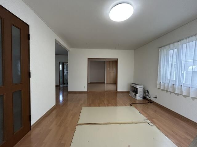 4LDK House for Rent in Sapporo Minami Ward with Modern Amenities - Thumbnail 3