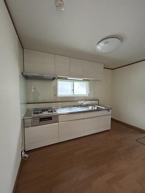 4LDK House for Rent in Sapporo Minami Ward with Modern Amenities - Thumbnail 4