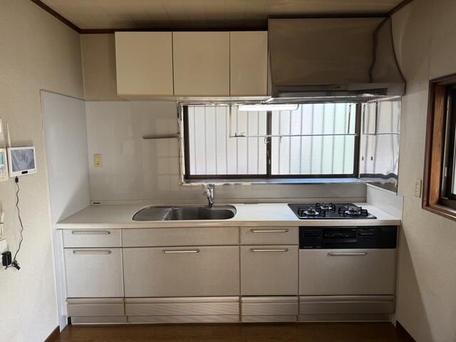 Detached Wooden House for Sale in Yokohama's Seya Ward - Thumbnail 2