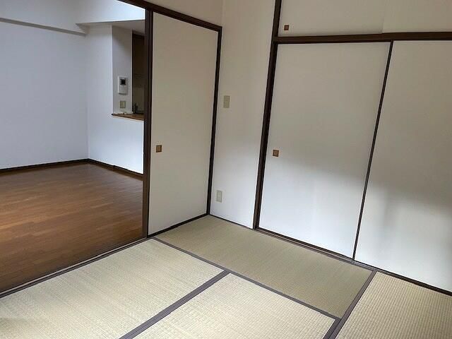 3LDK Apartment with Private Garden near Yakuendai Station, Funabashi - Thumbnail 2