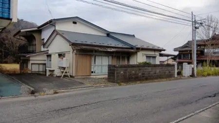 Spacious 8-Room Home near Iwate-Kamigo Station in Tono, Iwate - Thumbnail 2