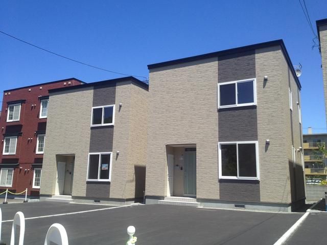 Modern 3LDK Detached House for Rent in Sapporo's Miyanomori - Thumbnail 2