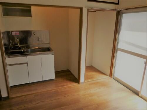 1K Apartment for Rent in Shinjuku, Tokyo - Near Yotsuya Station - Thumbnail 3