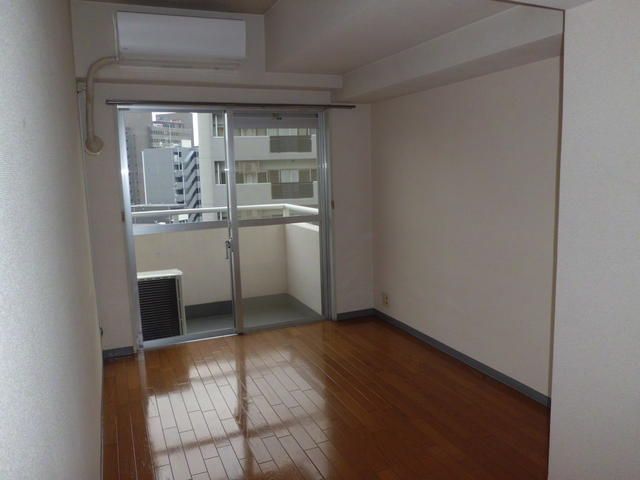 2DK Apartment for Rent near Hakusan Station, Bunkyo, Tokyo - Thumbnail 2
