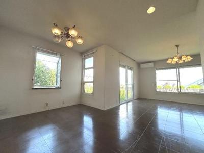 Spacious 1988 Detached House in Takarazuka, Hyogo | 362㎡ Land — Image 22, Takarazuka, Hyogo