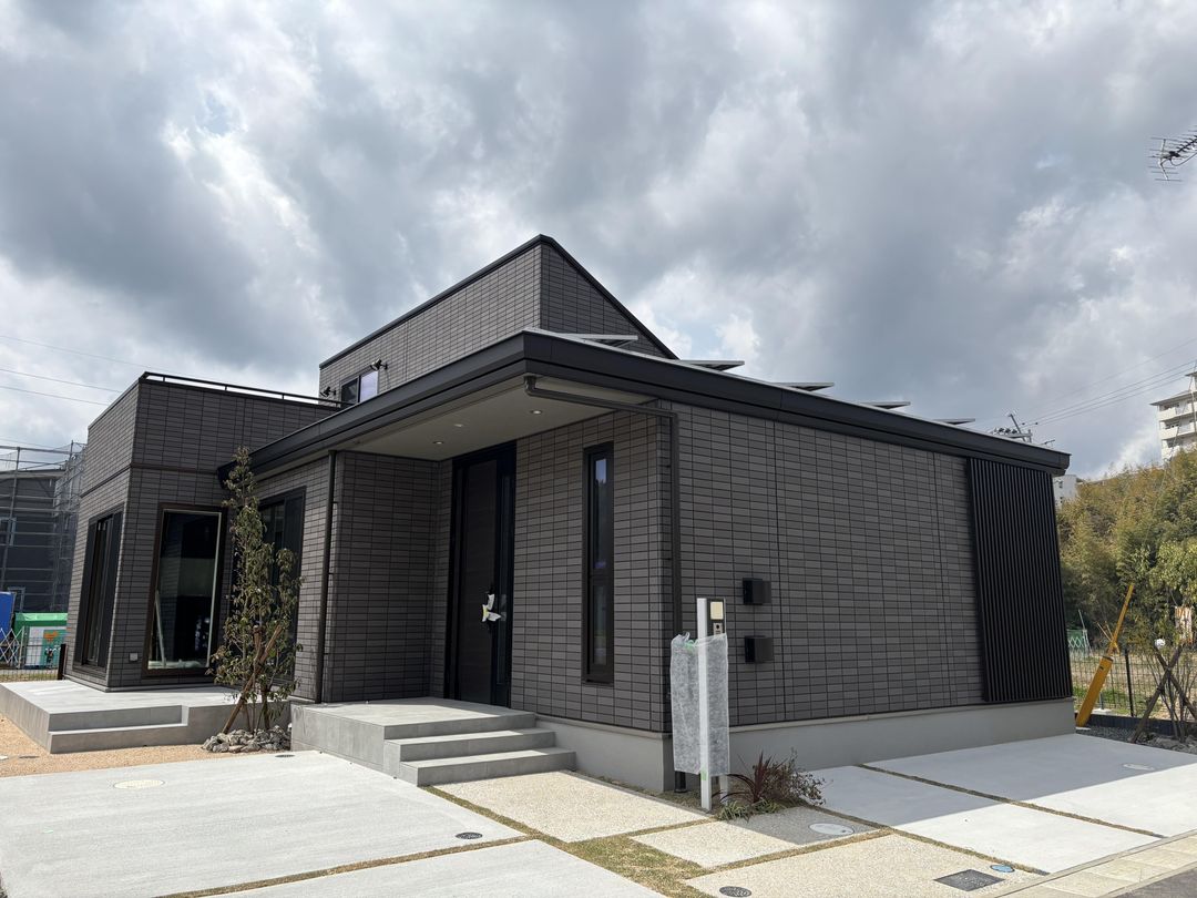 New 3LDK House in Sasebo, Nagasaki with Parking and Balcony - Main Image