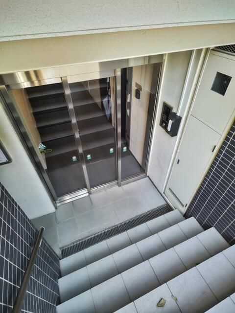 2LDK Apartment for Rent in Nishitokyo, Tokyo – 43.7m² Near Tanashi Station - Thumbnail 2