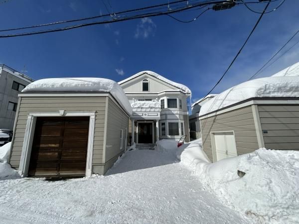 4SLDK House in Sapporo's Maruyama Area with Large Garden - Thumbnail 2