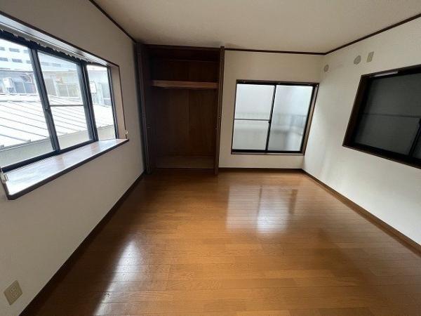 4LDK Detached House for Sale in Osaka Fukushima, 3 Min to Station - Image 22