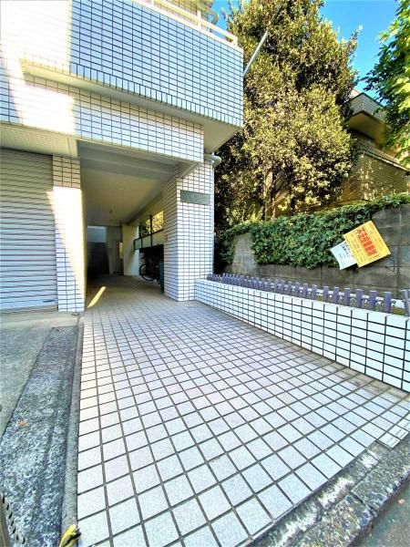 3-Story 2LDK House for Sale in Musashino City, Tokyo - Thumbnail 2