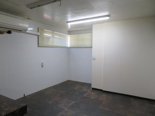 Commercial Space for Rent in Take-no-tsuka, Adachi, Tokyo - Thumbnail 4