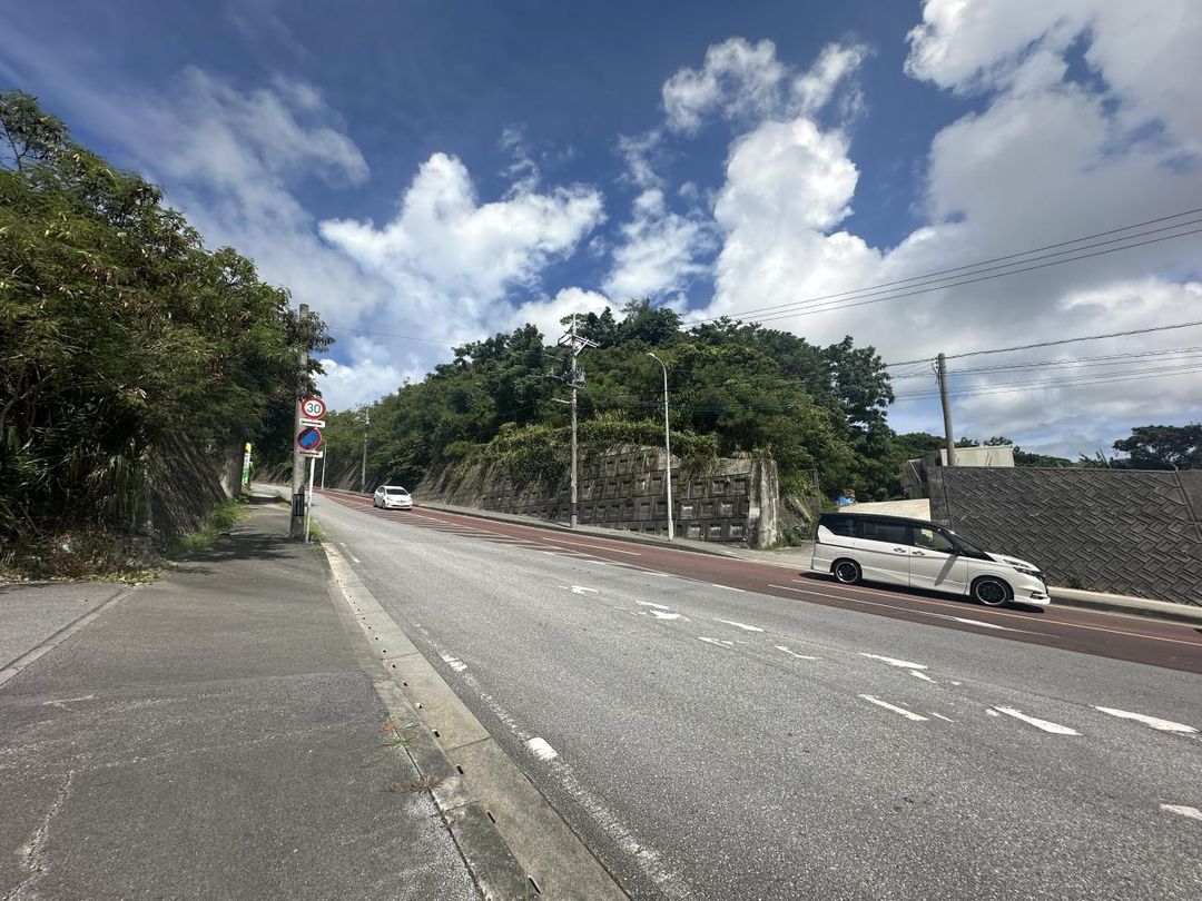 1904 sqm Land for Sale in Haebaru, Okinawa with Business Use Potential - Thumbnail 3