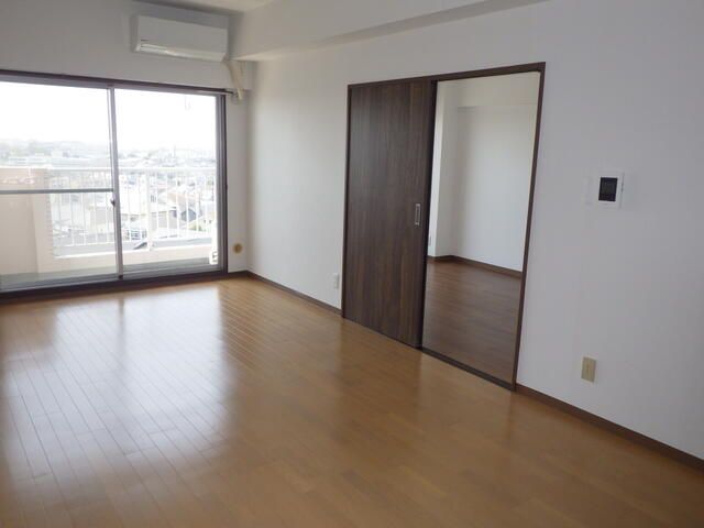 Renovated 3LDK Apartment for Rent in Yokohama's Totsuka Ward - Thumbnail 3