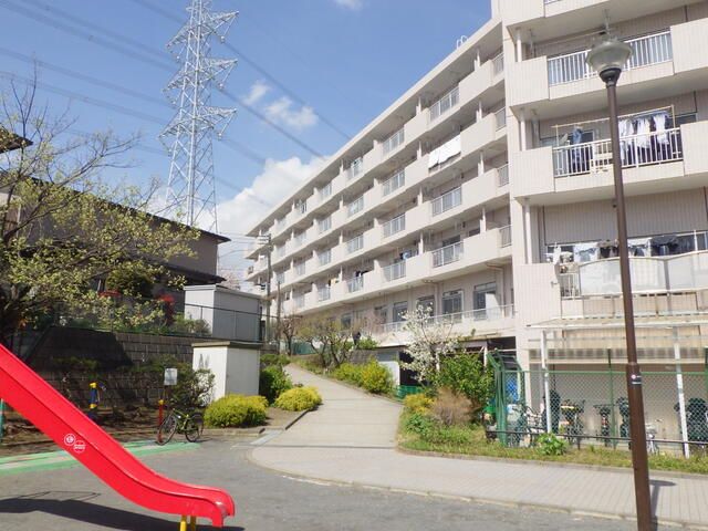 Renovated 3LDK Apartment for Rent in Yokohama's Totsuka Ward - Thumbnail 2