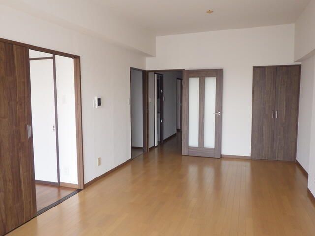 Renovated 3LDK Apartment for Rent in Yokohama's Totsuka Ward - Thumbnail 4