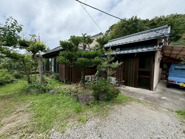 Historic 5LDK Wooden House on 2268 sqm Land in Minamisatsuma - Main Image