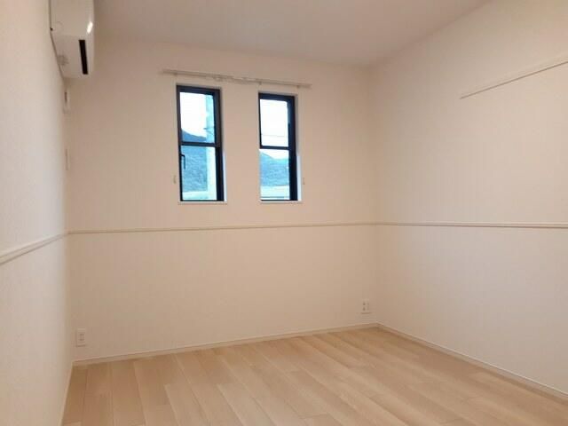 Modern 2LDK Apartment for Rent in Tsuru City, Yamanashi - Thumbnail 3