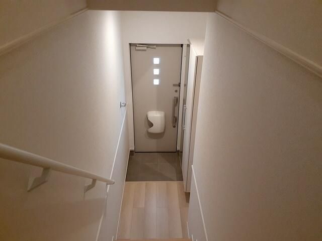 Modern 2LDK Apartment for Rent in Tsuru City, Yamanashi - Thumbnail 2