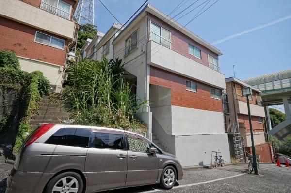 1982 Terraced House in Yokohama Minami Ward | 3DK Layout - Thumbnail 2