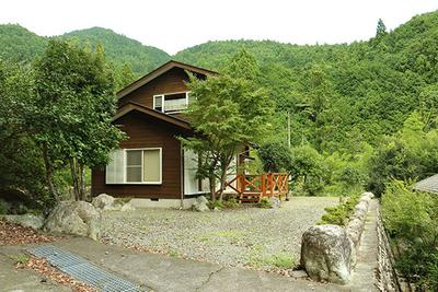 A hidden spot for a panoramic view of Mt. Fuji, Hinoki Sanso near the border with Shizuoka Prefecture: Villas, Real Estate, Properties for Sale, Hometown Information Center: Nationwide Country Living Property Data — Image 1, Nanbu, Yamanashi