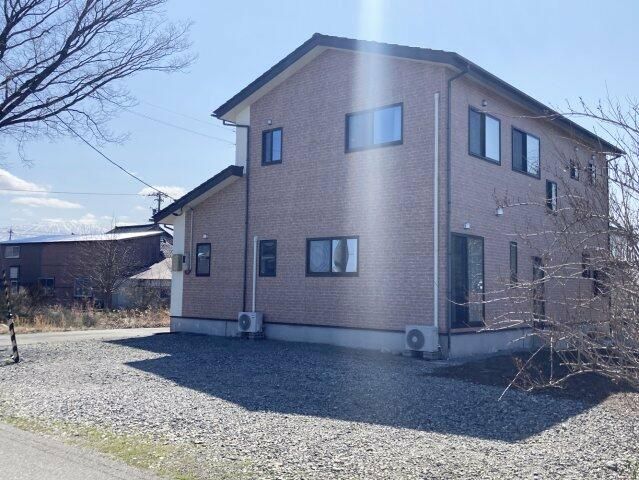 5LDK Detached House with Large Garden in Kurobe, Toyama - Thumbnail 3