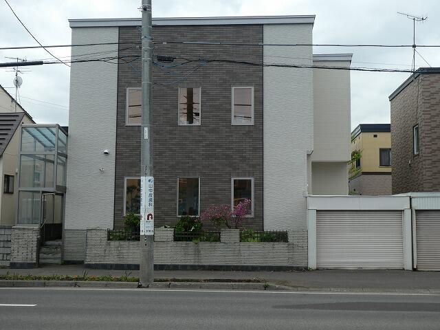 5LDK House for Sale in Teine-ku, Sapporo, Hokkaido - Thumbnail 2