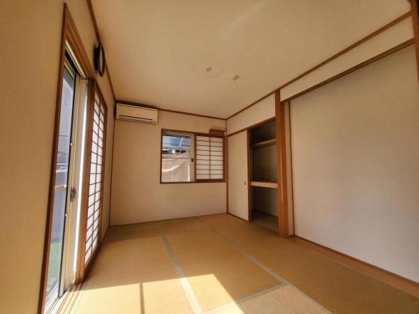 5LDK Detached House for Sale in Taishi, Osaka - Thumbnail 2