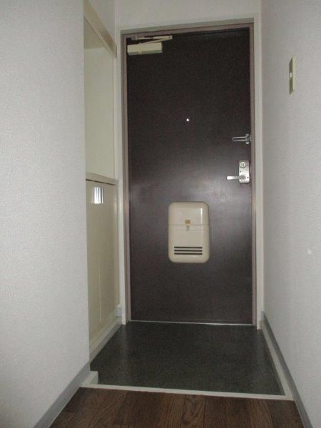 2DK Apartment for Rent in Koshigaya, Saitama - 43.5 sqm - Thumbnail 2