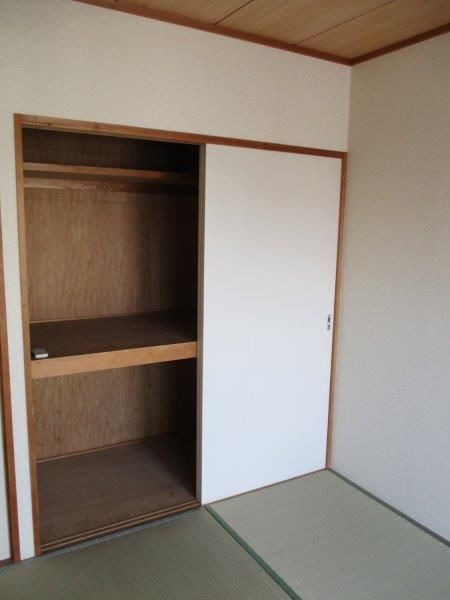 2DK Apartment for Rent in Koshigaya, Saitama - 43.5 sqm - Thumbnail 3