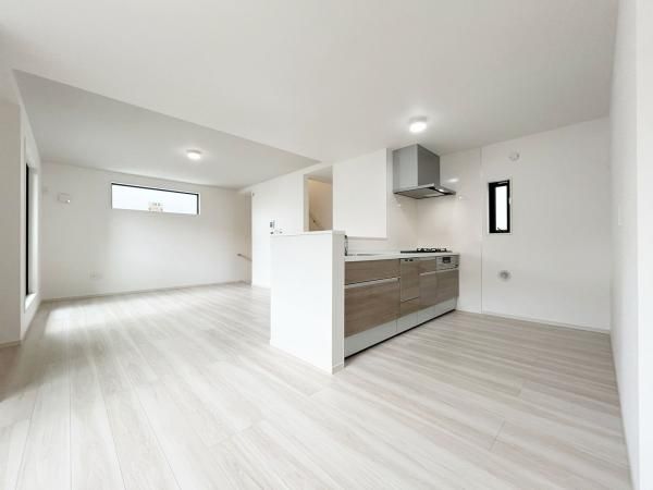 New 4LDK House for Sale in Minami-ku, Saitama City - Thumbnail 2