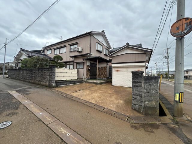 7LDK House for Sale in Sanjo, Niigata - 190.29 sqm - Image 1