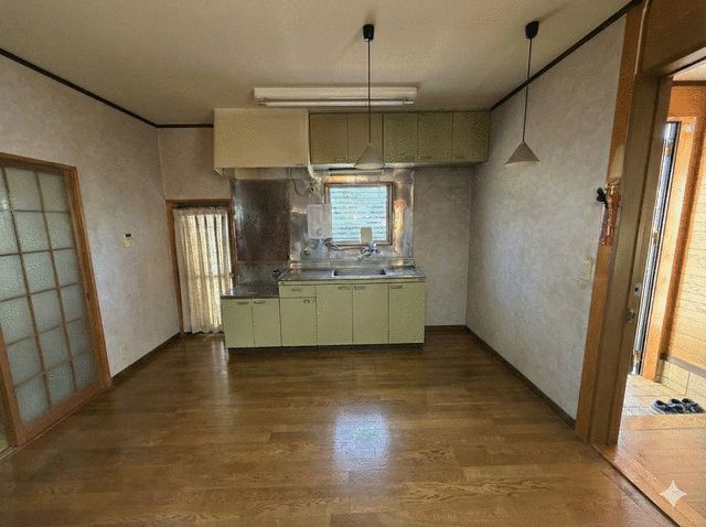 Used Detached House for Sale in Hamura, Tokyo - 3LDK 70.50 sqm - Thumbnail 3