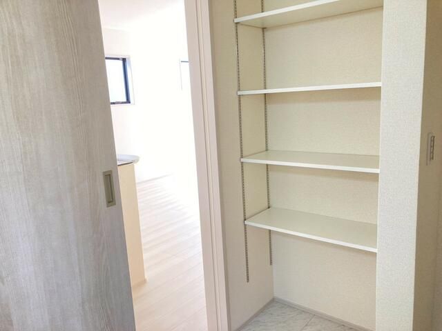 New 4LDK House in Tomiya, Miyagi with 3 Parking Spaces - Thumbnail 2