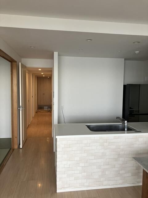 3LDK Apartment in Gran Suite Blue Bay Front Tower, Chiba - Thumbnail 4