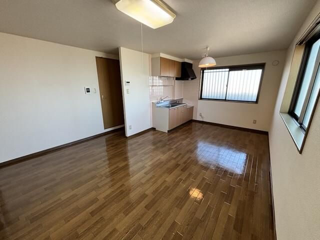 Sea Heights 2LDK Apartment for Rent in Ota, Gunma - Thumbnail 3