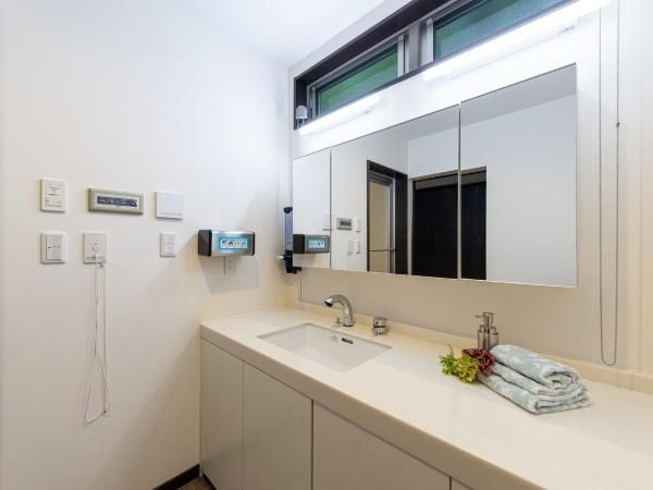 Spacious 2016 3LDK House on Large Plot in Nishinomiya's Koyo-en - Thumbnail 3