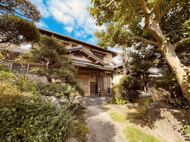 8LDK House with Large Garden for Sale in Kurume, Fukuoka - Main Image