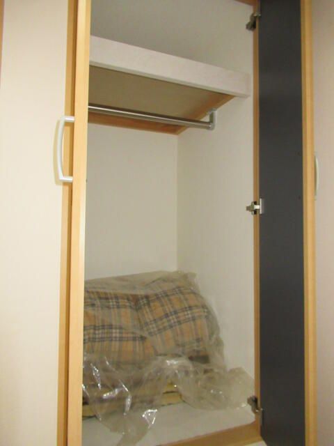 2K Terrace House for Rent in Koganecho, Yokohama - Thumbnail 4