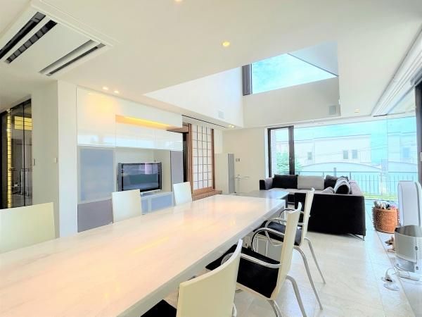 4LDK+LDK House in Central Sapporo with Garage and Mountain Views - Thumbnail 4