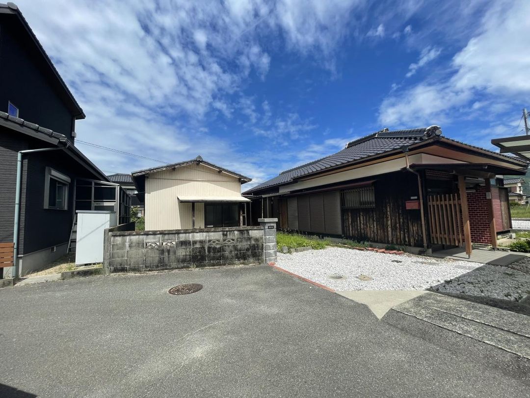6LDK Wooden House for Sale in Hofu, Yamaguchi - 112 sqm - Main Image
