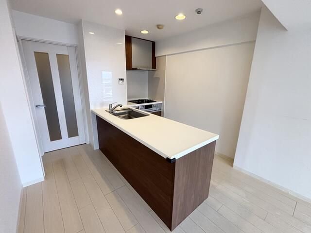 2LDK Apartment for Sale in Toyama City, 80m² - Thumbnail 3