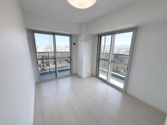2LDK Apartment for Sale in Toyama City, 80m² - Thumbnail 4