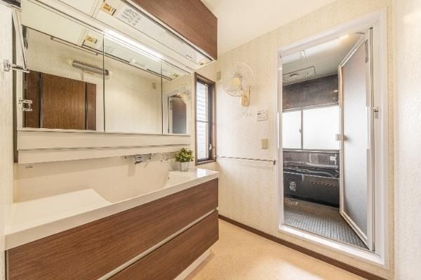 Dual 4LDK House for Sale in Toyonaka, Osaka - 294 sqm - Image 22