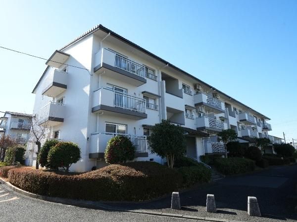 4LDK Townhouse for Sale in Tama City, Tokyo - Image 1